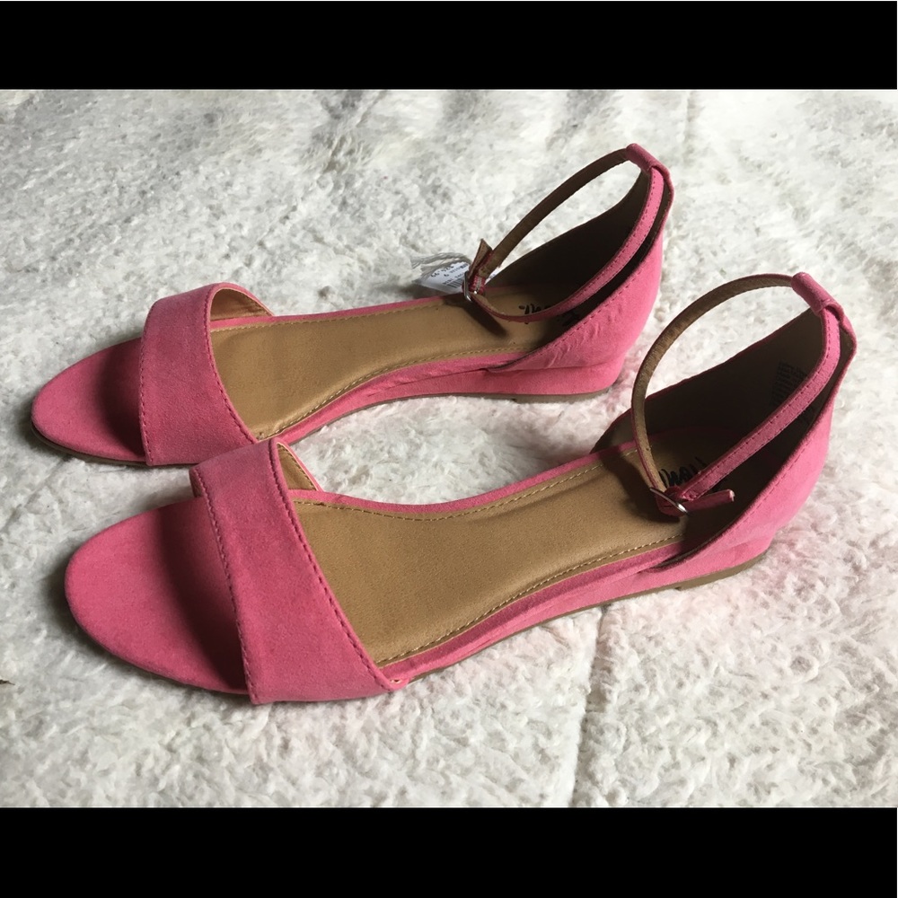 NWT! Pretty in pink strappy heels!